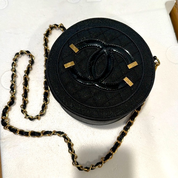 Chanel Filigree Round Clutch with Chain Quilted Caviar Mini - Picture 1 of 16